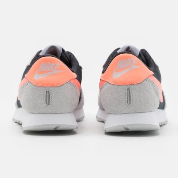 Nike Valiant Trainers in Black, Grey and Atomic Pink- Size 4.5 Boys - Picture 6 of 6